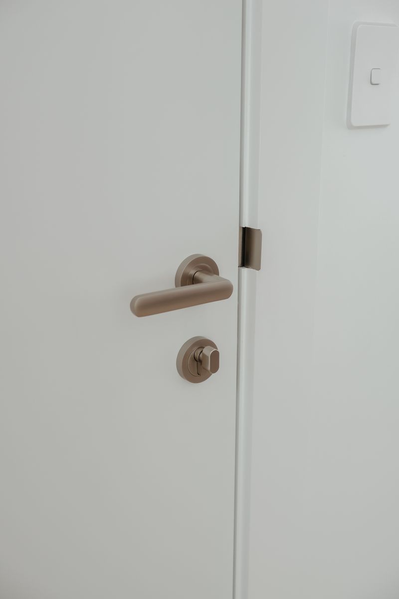 20779 - Osaka Lever - Round Rose - Satin Nickel - Passage