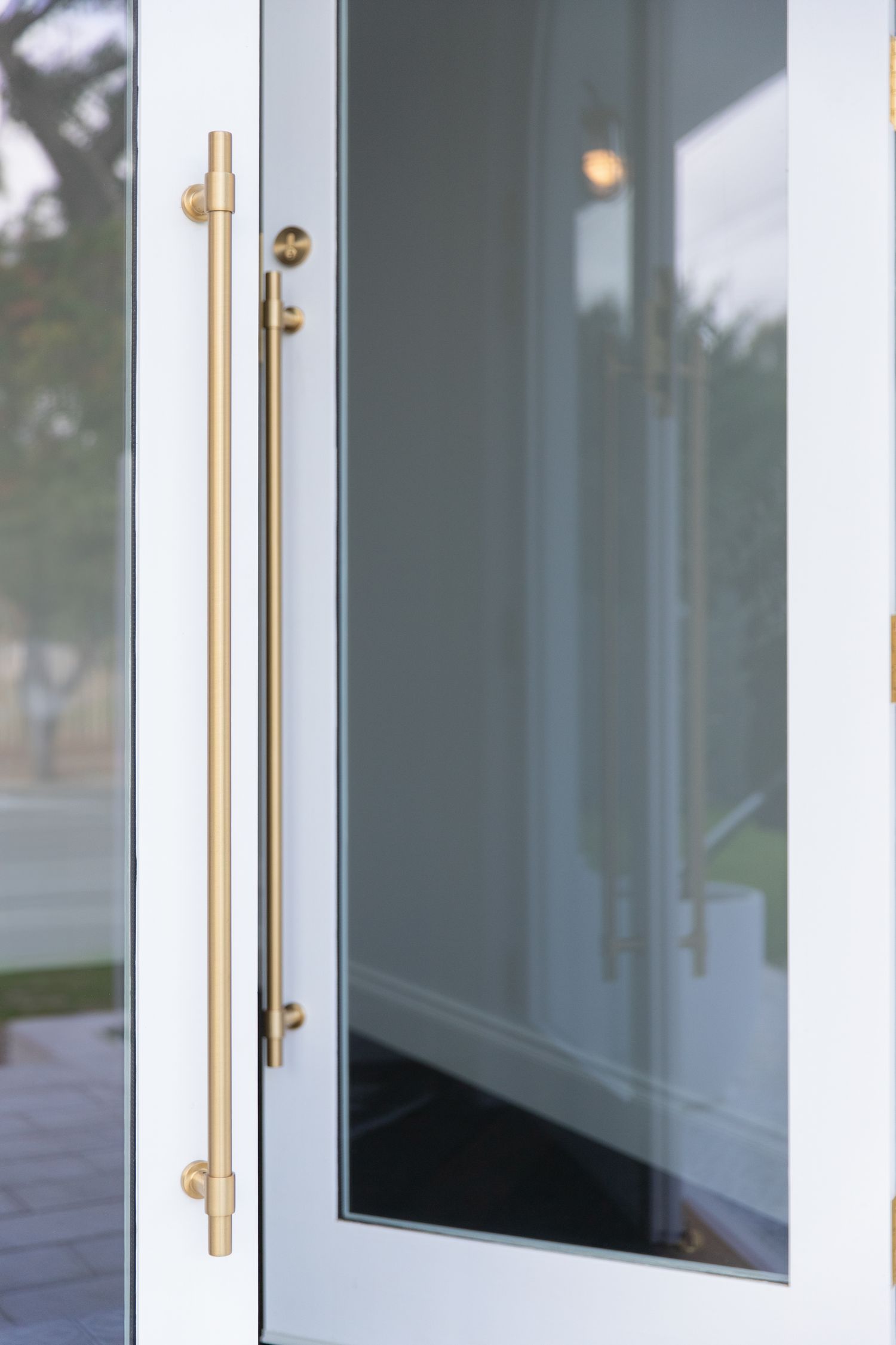 20729 - Helsinki Pull Handle - 900mm - Brushed Brass - Entrance